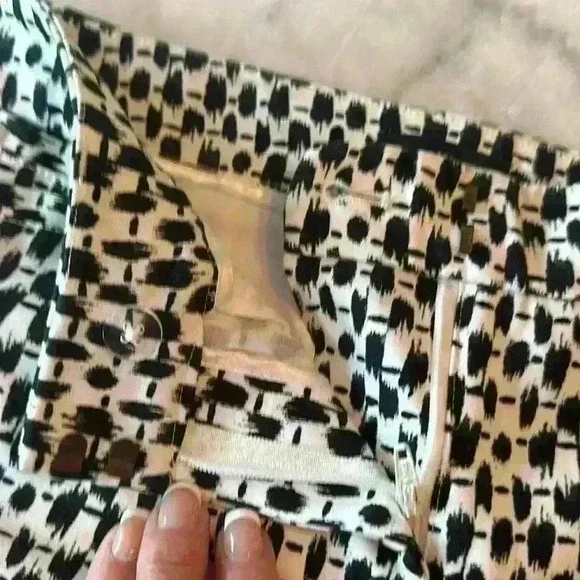 White House Black Market Abstract Print Shorts - Picture 5 of 15